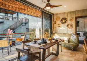 Et sittehjørne på Luxury 2BR Penthouse Tulum Private Pool Cenote