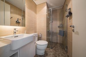 ห้องน้ำของ D'capital Trần Duy Hưng Homestay +27 ภาพ