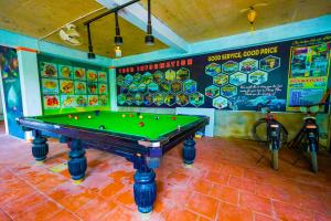 a ping pong table in a room with at Phong Nha Dawn Home in Phong Nha