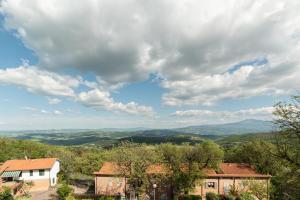 a view of the hills from a house at Bellaria Rooms in Montalcino