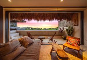 Area soggiorno di Panoramic 3BR PH with Private Pool