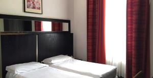 Łóżko lub łóżka w pokoju w obiekcie LH Hotel Excel Roma Montemario
