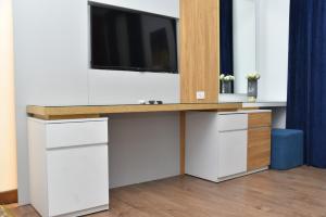 a desk with a television on top of it at Loaloat maadi Hostel "Cornich Elnile" in Cairo +7 photos