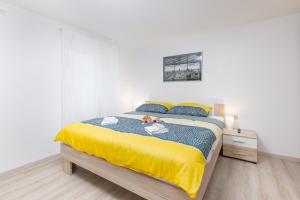 Apartment Ena Near Pula Amphitheater客房内的一张或多张床位