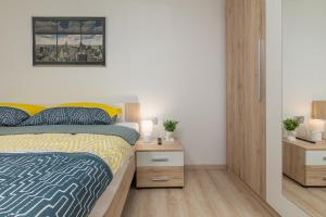 Apartment Ena Near Pula Amphitheater客房内的一张或多张床位