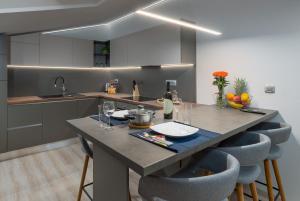 Apartment Ena Near Pula Amphitheater的厨房或小厨房