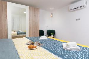 Apartment Ena Near Pula Amphitheater客房内的一张或多张床位