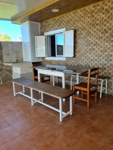 a kitchen with a table and chairs and a bench at Casa Alcabre (Samil) in Vigo