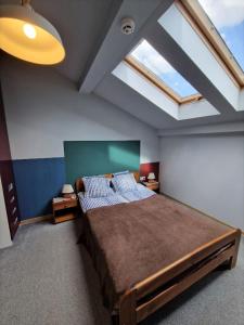Un pat sau paturi într-o cameră la Zulu Apartments Old Town