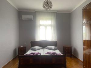 Postel nebo postele na pokoji v ubytování Luka Family Guest House