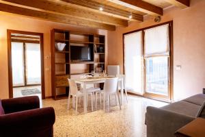 A television and/or entertainment centre at Ca' Tintoretto