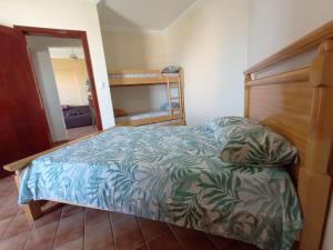 Ένα ή περισσότερα κρεβάτια σε δωμάτιο στο Apartamento MaVi com vista para o mar +30 φωτογραφίες