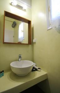 Vannituba majutusasutuses Villa with View of Agios Ioannis and Pool with Jacuzzi