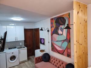 a living room with a couch and a painting on the wall at Estudio Brisa del Poniente Aguadulce in Aguadulce