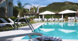 Bazén v ubytování Baia Marticana Residence Hotel nebo v jeho okolí