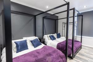 Säng eller sängar i ett rum på The Stratford Victoria