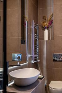 Bagno di Bloom Suites