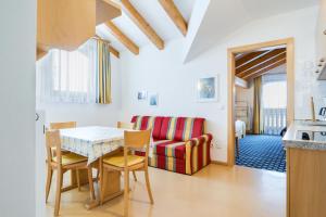 A kitchen or kitchenette at Apparthotel Feldhof - Living and Bistro