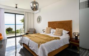 Posteľ alebo postele v izbe v ubytovaní Gallery Luxury Suites & Rooms-Only Adults + 37 fotografií