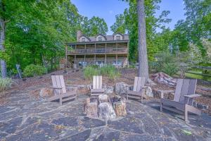 Κήπος έξω από το The Lodge on Smith Mountain Lake