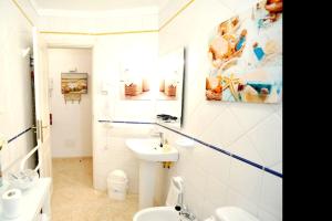 Een badkamer bij 2 bedrooms appartement with wifi at San Cristobal de La Laguna
