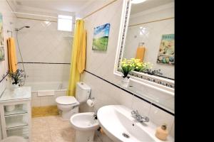 Un baño de 2 bedrooms appartement with wifi at San Cristobal de La Laguna