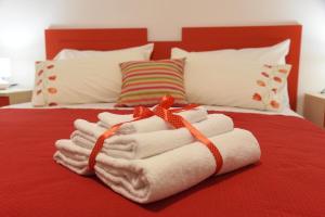 Ένα ή περισσότερα κρεβάτια σε δωμάτιο στο Charming Apartment in Villaggio Resta, 36 sqm with Sea View +30 φωτογραφίες