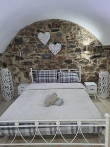 a bedroom with a bed with hearts on the wall at Plavoukos'house in Kótronas