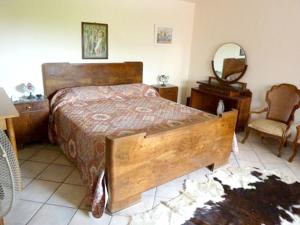 מיטה או מיטות בחדר ב-2 bedrooms appartement with furnished terrace at Taormina 3 km away from the beach