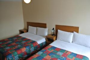 Postel nebo postele na pokoji v ubytování Carlton Hotel