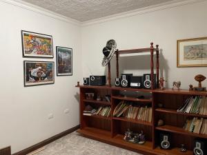 a room with a book shelf filled with books at Casa Mano de Tigre in Potrerillos