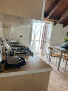 a kitchen with a stove top oven in a room at Intero Appartamento Ristrutturato - Voghera in Voghera