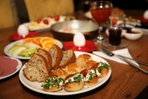 a plate of food on a wooden table at Ece Han Butik Otel in Atakum