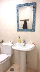 Kúpeľňa v ubytovaní Comfortable Apartment in the Heart of Ciudad Real, with Balcony