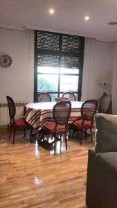 Posedenie v ubytovaní Comfortable Apartment in the Heart of Ciudad Real, with Balcony