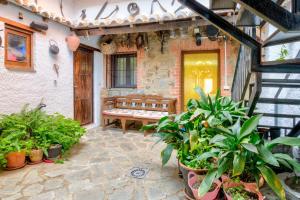Zahrada ubytování Charming House with Mountain Views in Puebla de Don Rodrigo