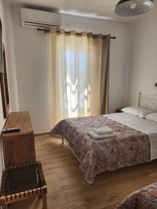 Postel nebo postele na pokoji v ubytování Hotel Kastelakia Mykonos + 37 fotografií