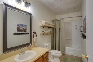 Ένα μπάνιο στο Badlands Suite Less Than 1 Mi to Teddy Roosevelt Park! +30 φωτογραφίες