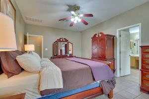 A bed or beds in a room at Pet-Friendly Round Rock Escape with Hot Tub!