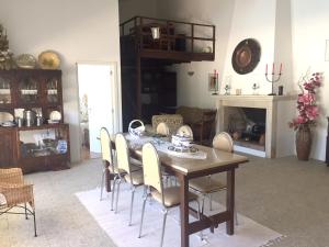 a dining room with a table and chairs at Luxury Villa near Praia in Praia do Ribatejo
