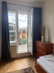 En eller flere senger på et rom på Apartmán Kaiser