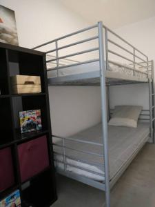 Двуетажно легло или двуетажни легла в стая в Allauch-Aux portes de Marseille-