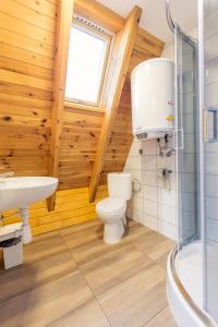 a bathroom with a toilet and a sink at Santana Club in Wielen Zaobrzanski