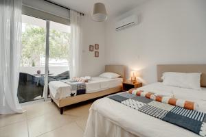 Ένα ή περισσότερα κρεβάτια σε δωμάτιο στο SunnyVillas: 2BR Mythical Apt*Swimming Pool*AK04 +28 φωτογραφίες