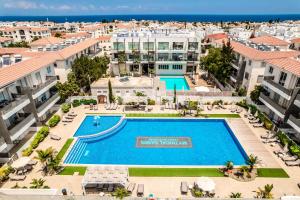 Πισίνα στο ή κοντά στο SunnyVillas: 2BR Mythical Apt*Swimming Pool*AK04