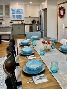 Imagen de la galería de Modern Poconos home, game room, pool, waterparks, en Albrightsville
