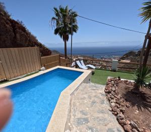 สระว่ายน้ำที่อยู่ใกล้ ๆ หรือใน Casa rural Alessia with jacuzzi ,garden & swimming pool