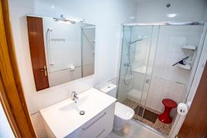 Koupelna v ubytování Chalet Migjorn Riumar Pura Natura