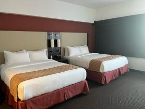 Ліжко або ліжка в номері Hotel Ruby Foo's