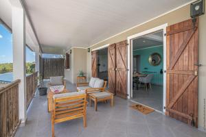 Μπαλκόνι ή βεράντα στο Haut de villa au François +1 φωτογραφίες